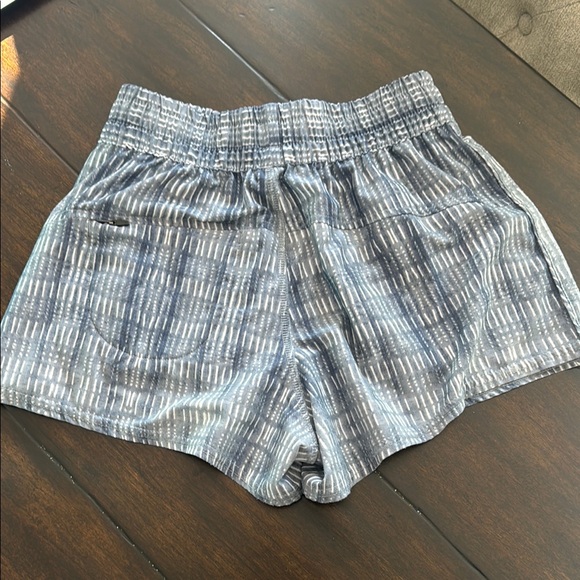 Vuori Pants - Vuori Blue Patterned Women's Shorts